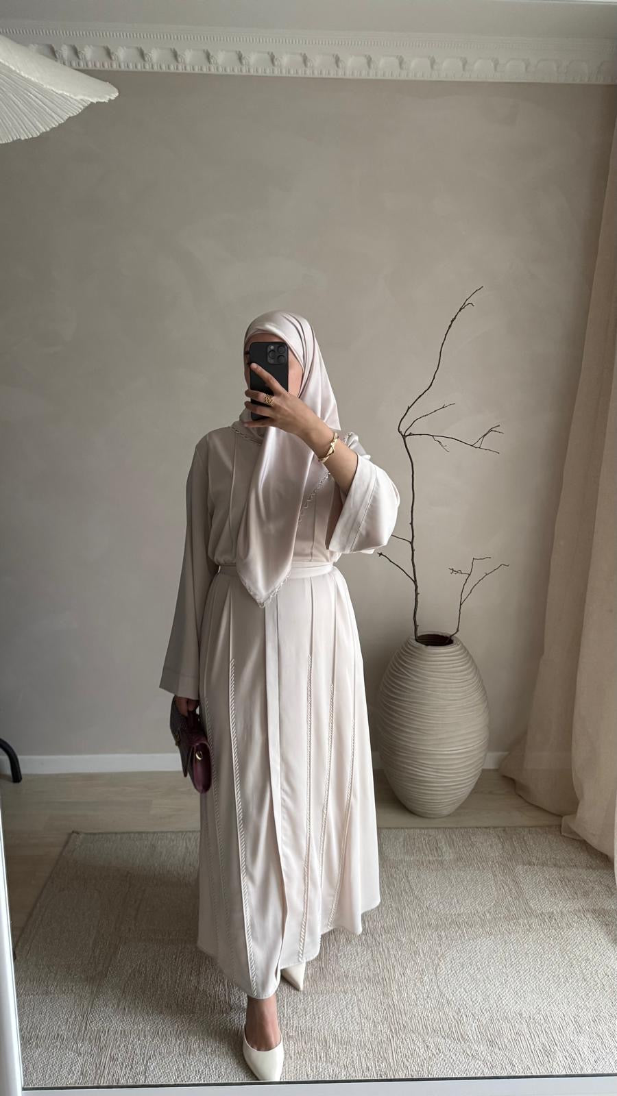 Hijab carré en satin, contour à perles