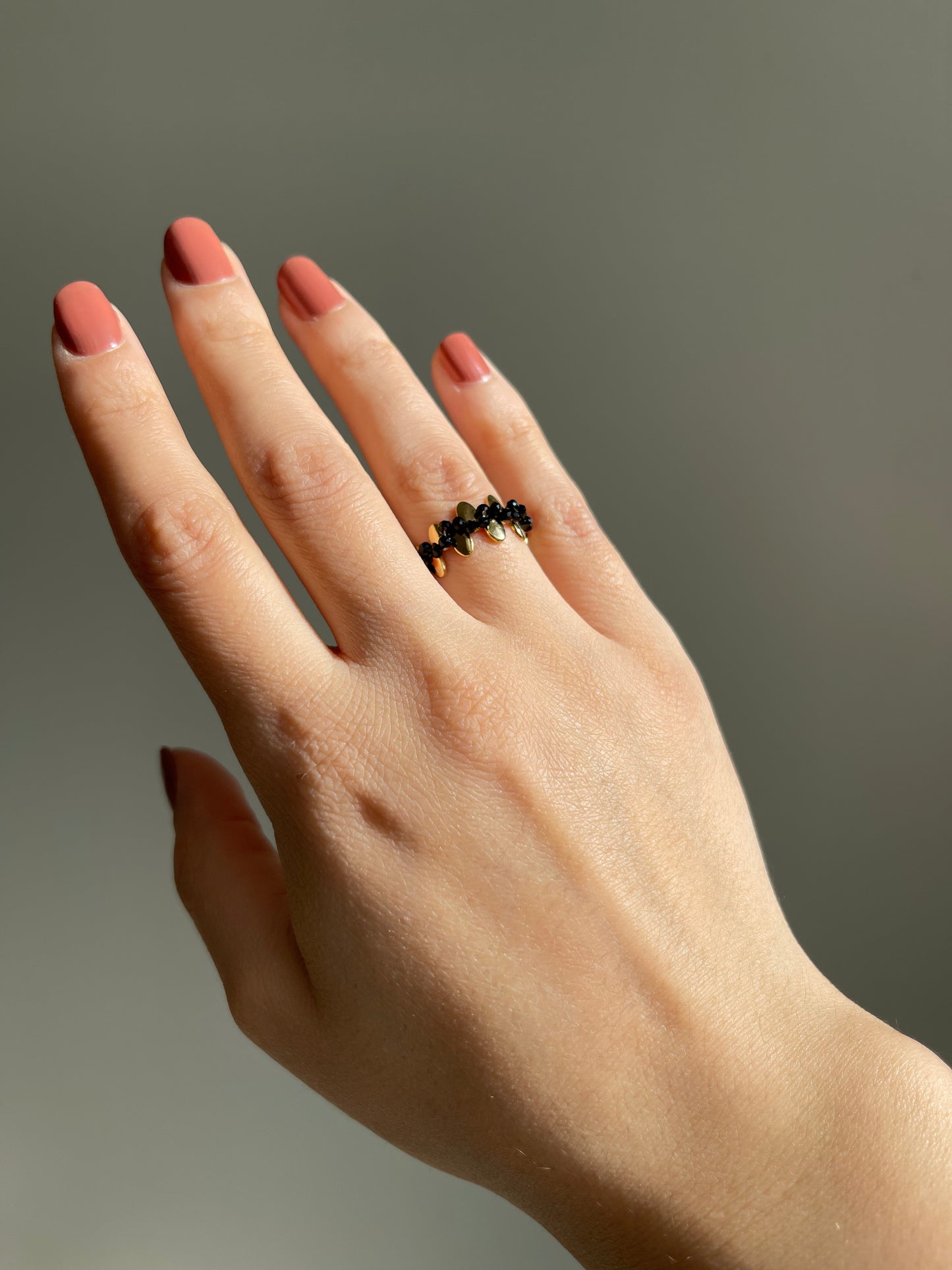 Bague perles noires