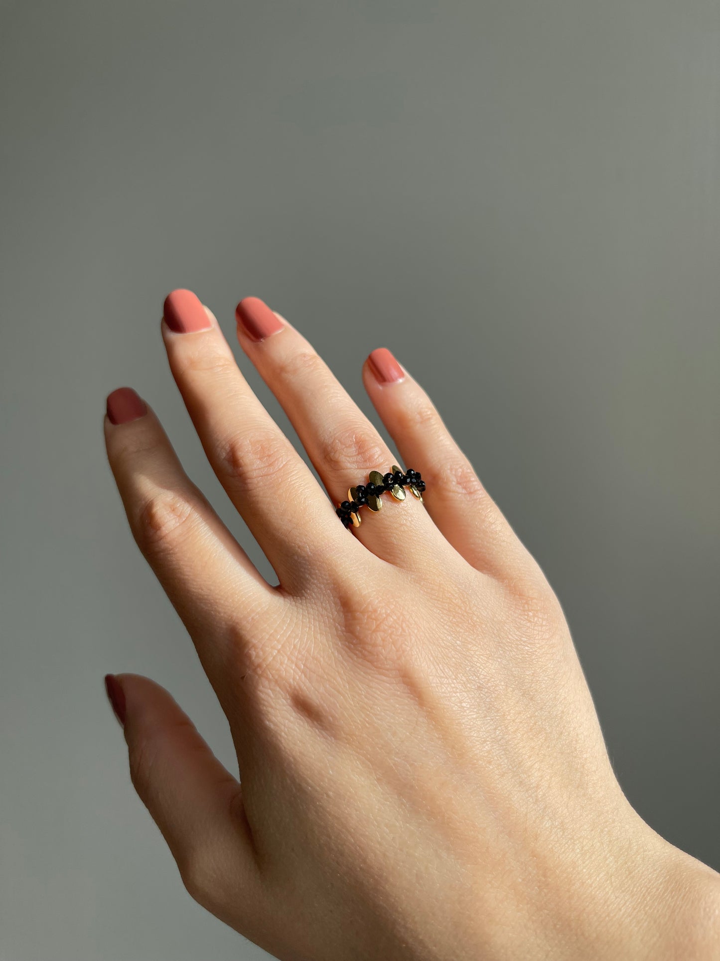 Bague perles noires