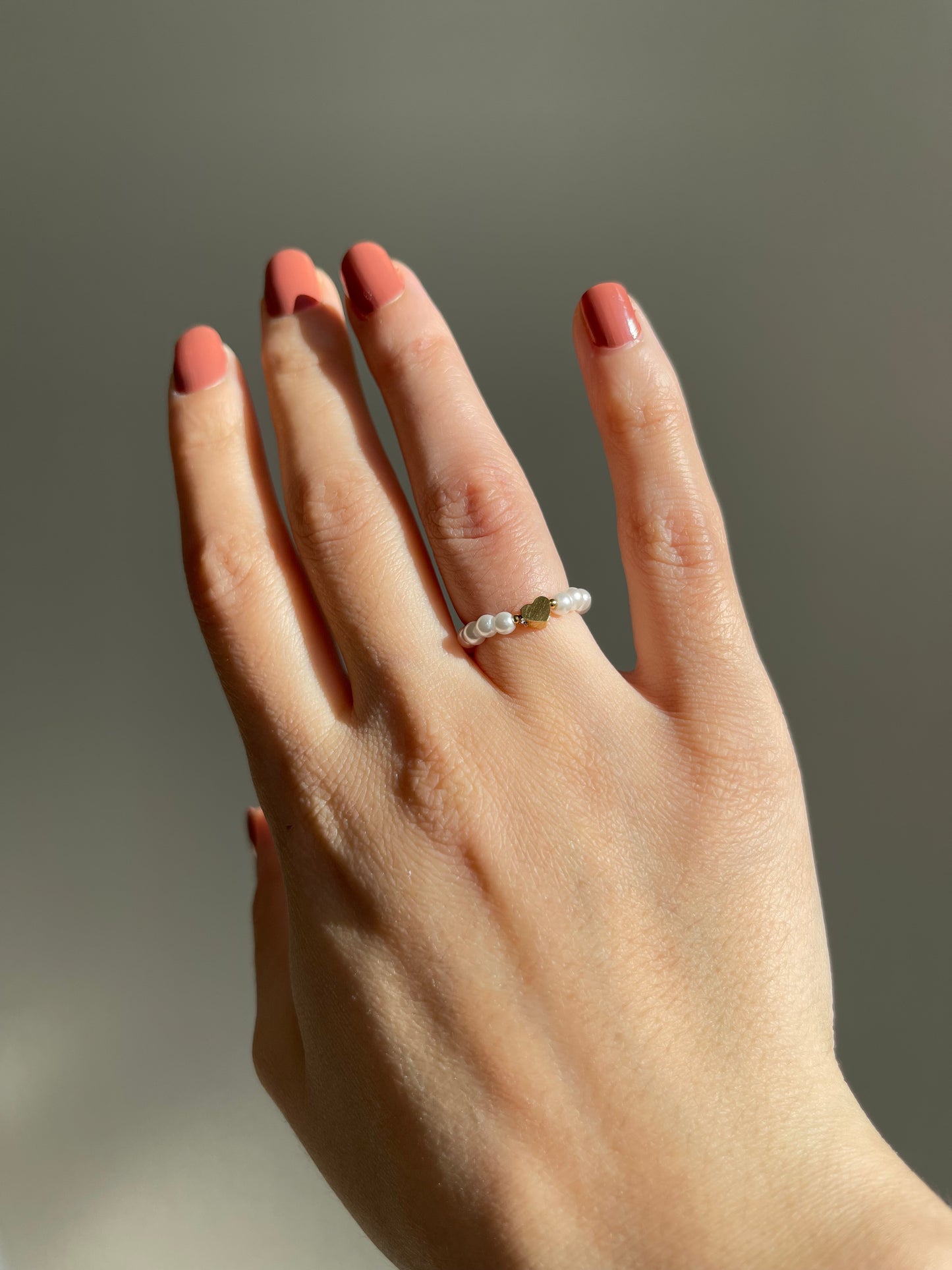 Bague de perles blanches