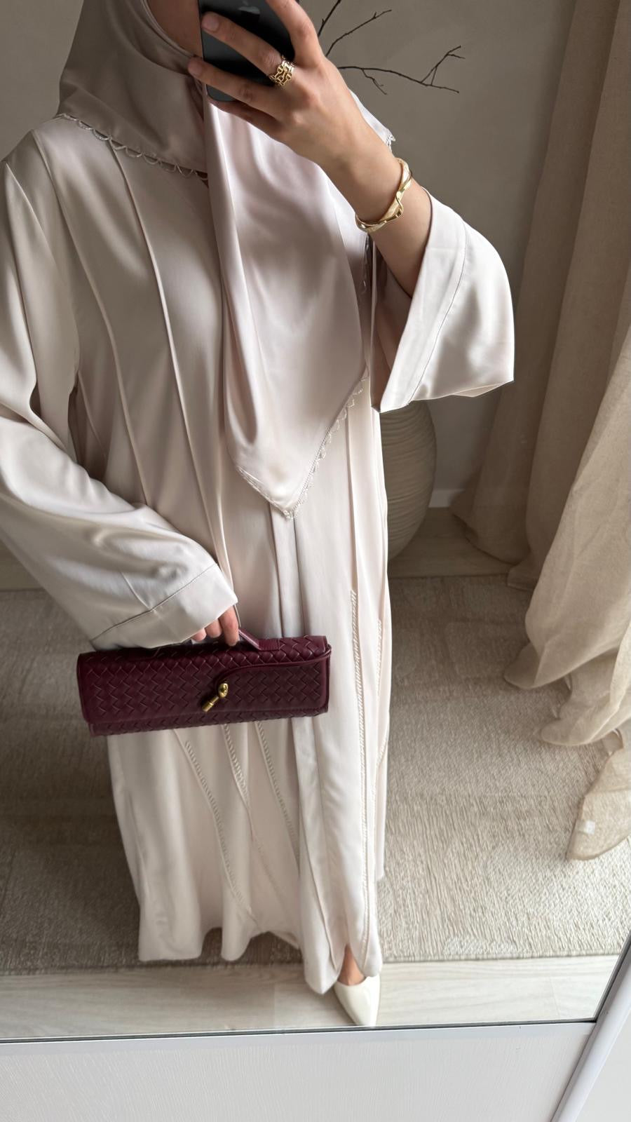 Hijab carré en satin, contour à perles