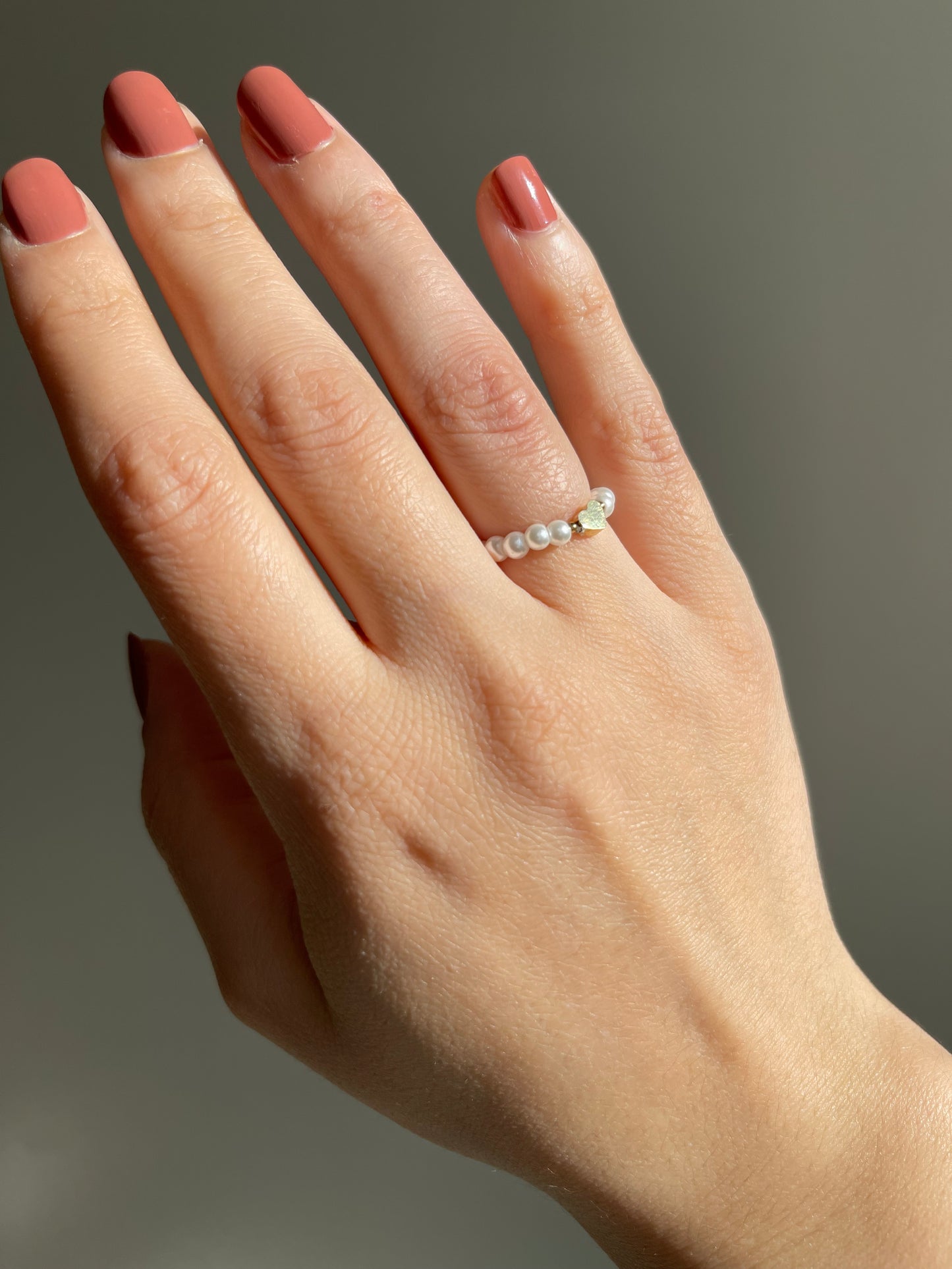 Bague de perles blanches