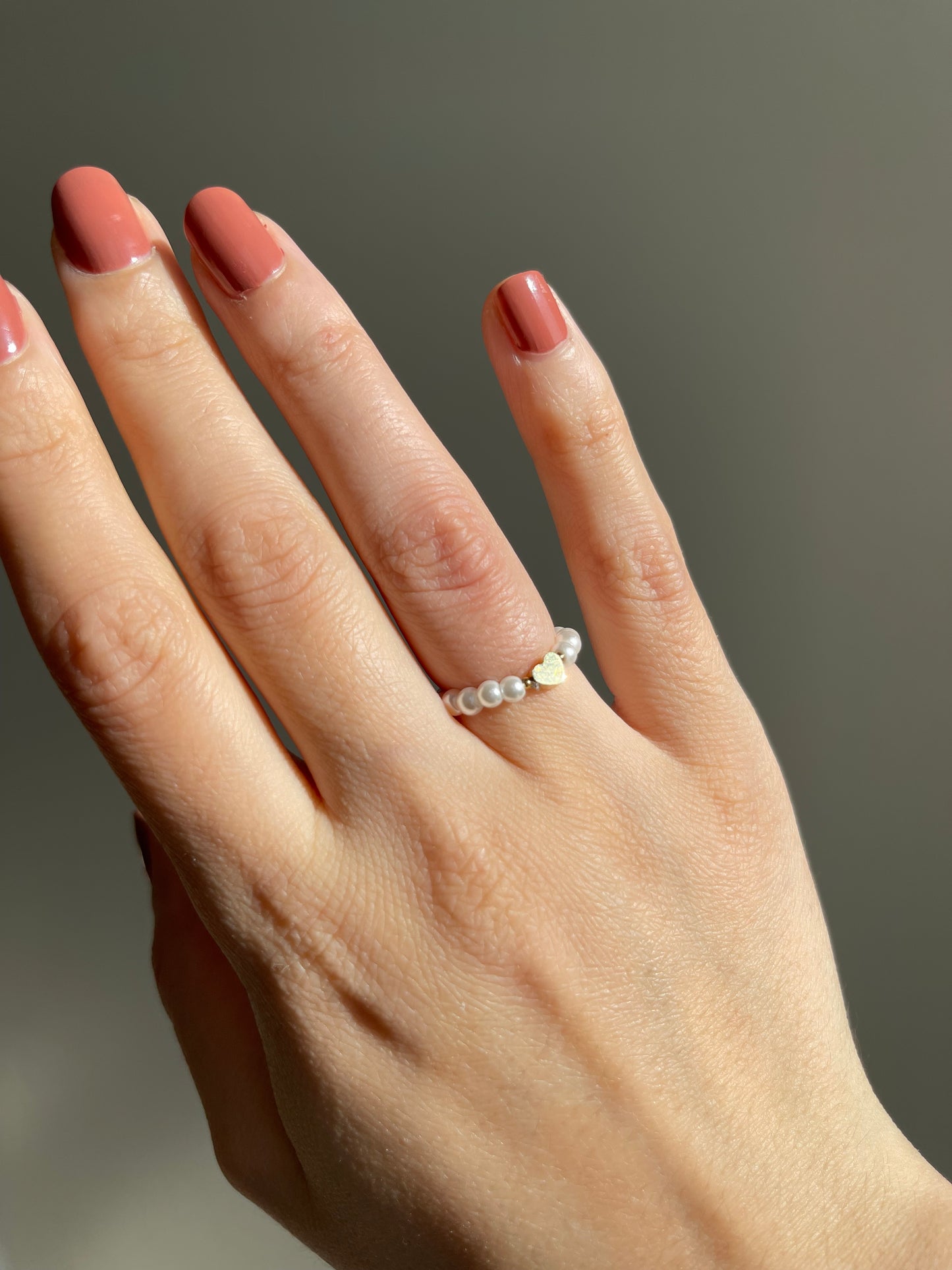 Bague de perles blanches