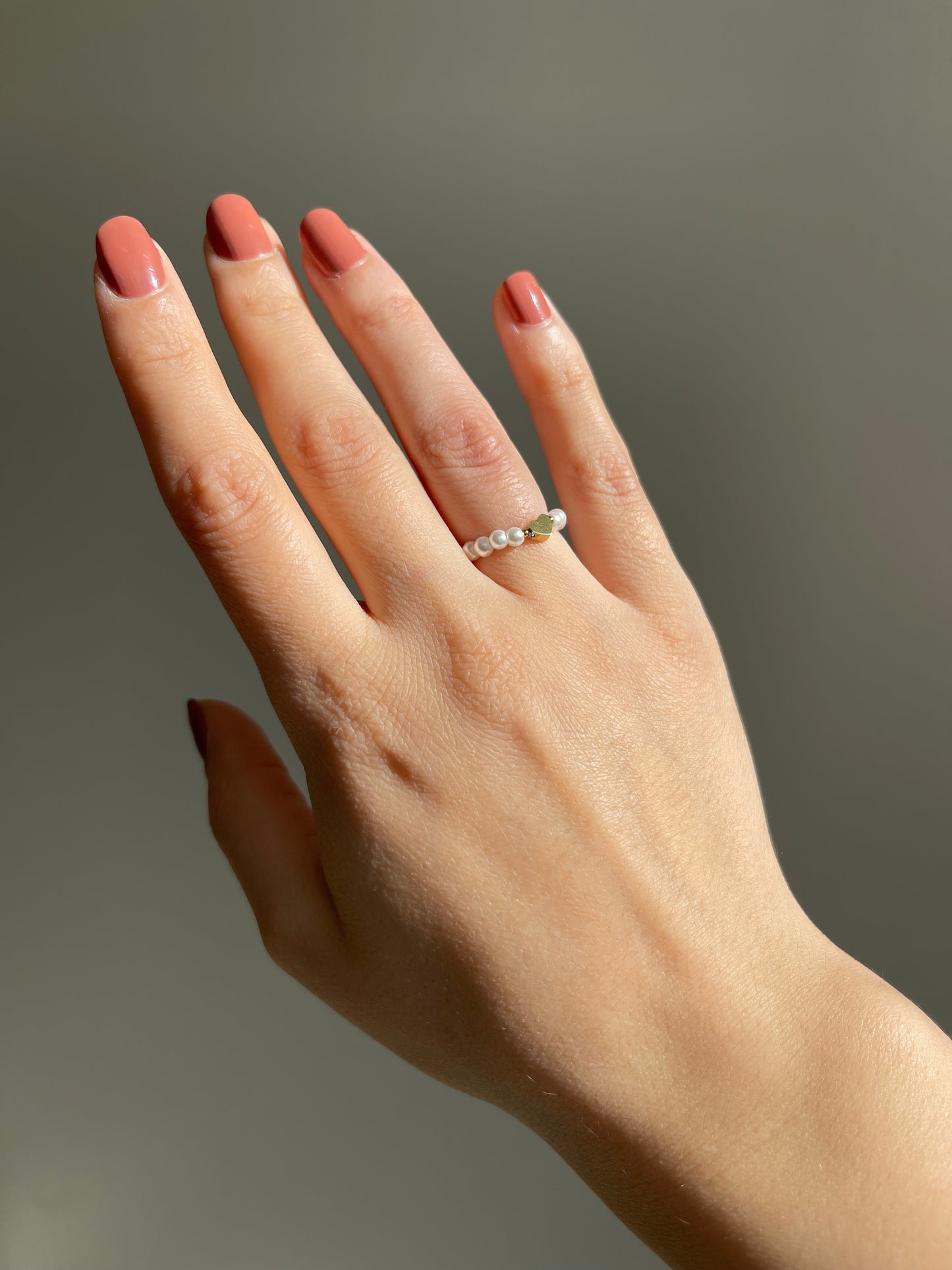 Bague de perles blanches