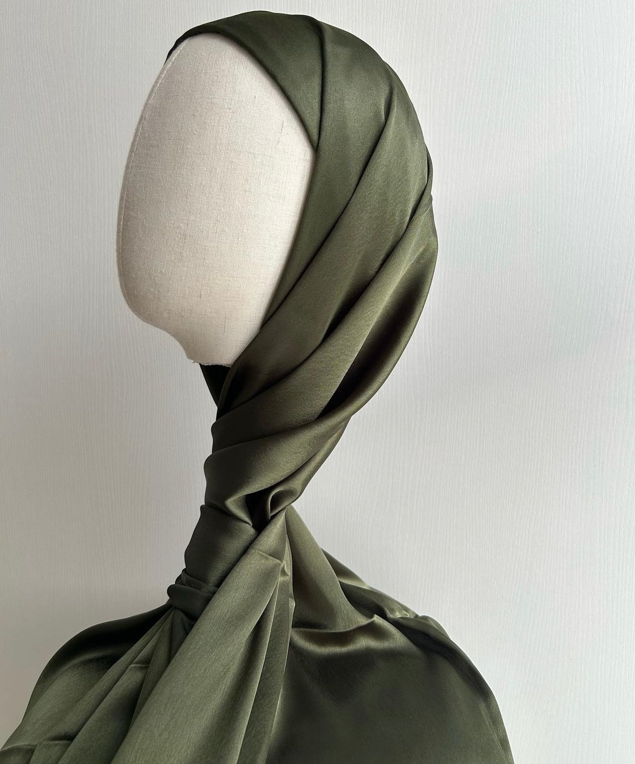 Hijab satin fin avec bonnet