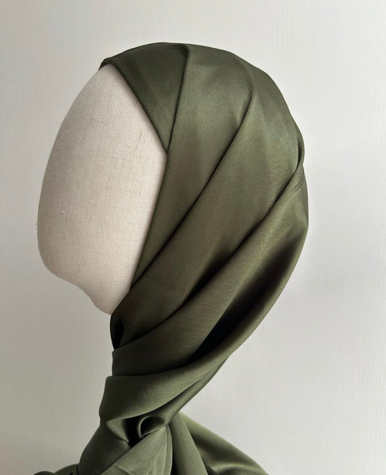 Hijab satin fin avec bonnet