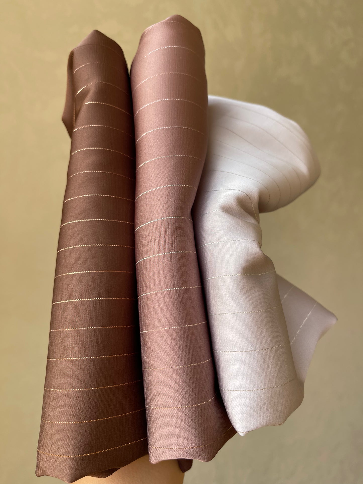 Hijabs satin rayé bonnet intégré