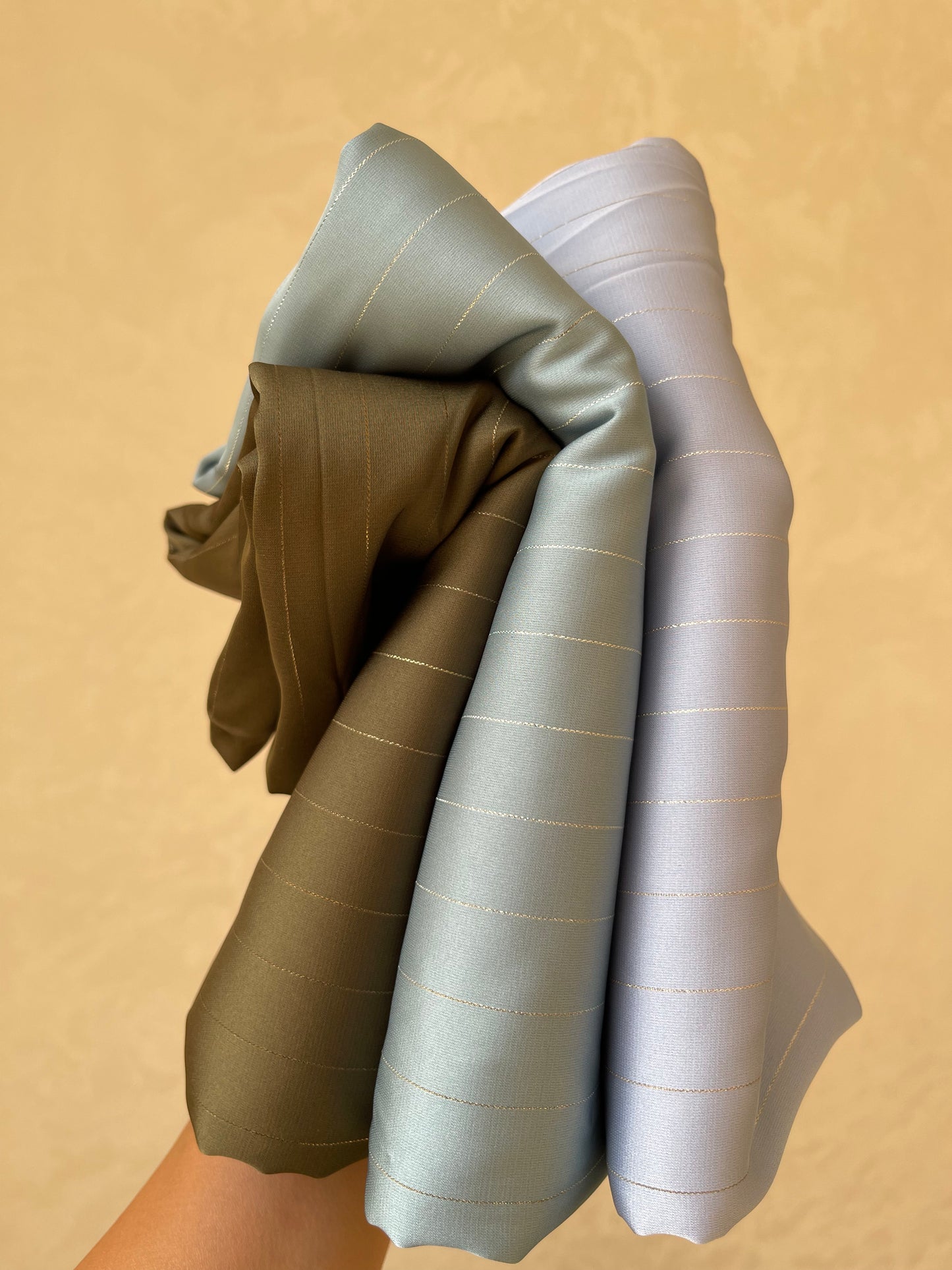 Hijabs satin rayé bonnet intégré