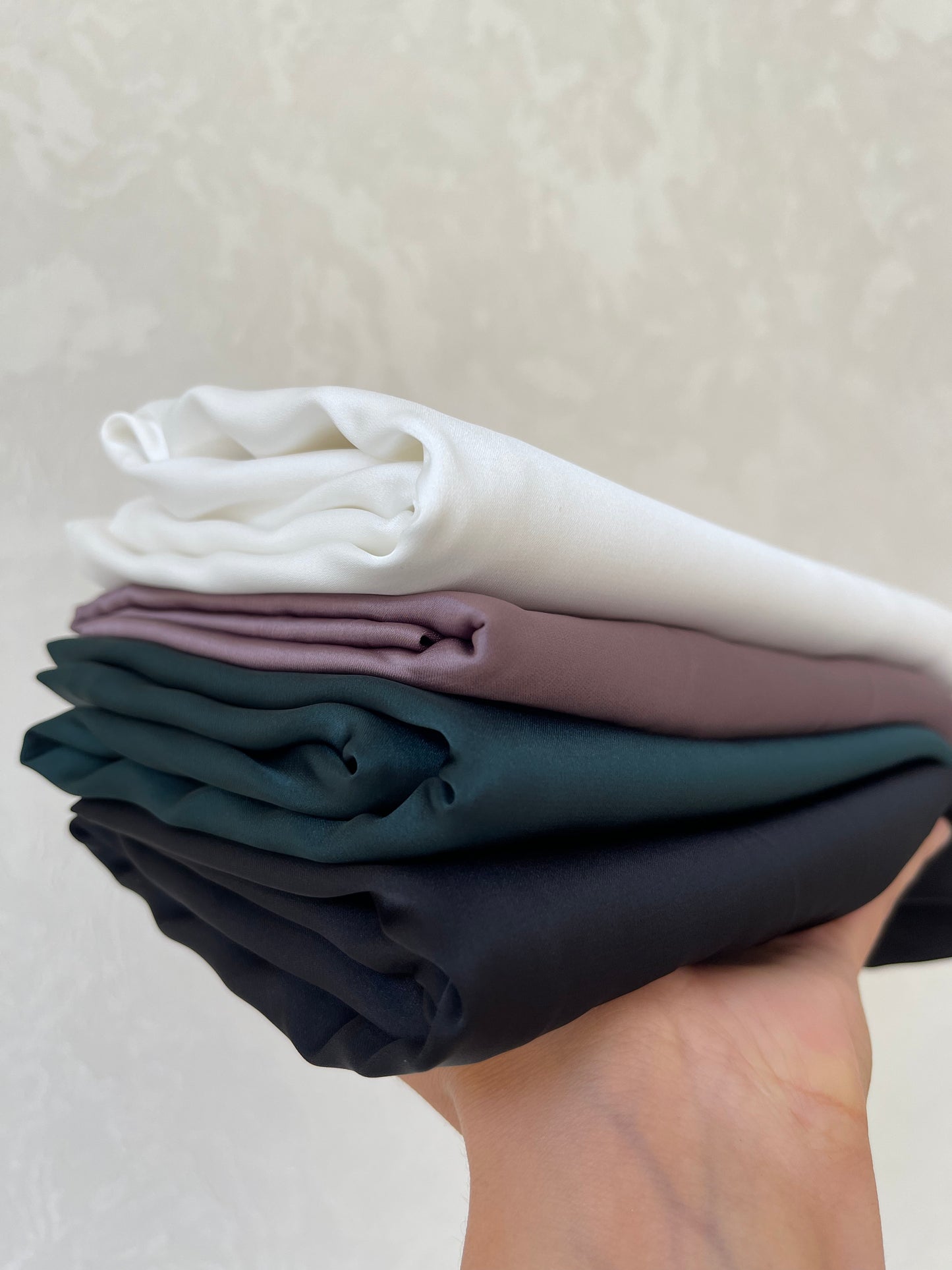 Hijabs satin bonnet intégré