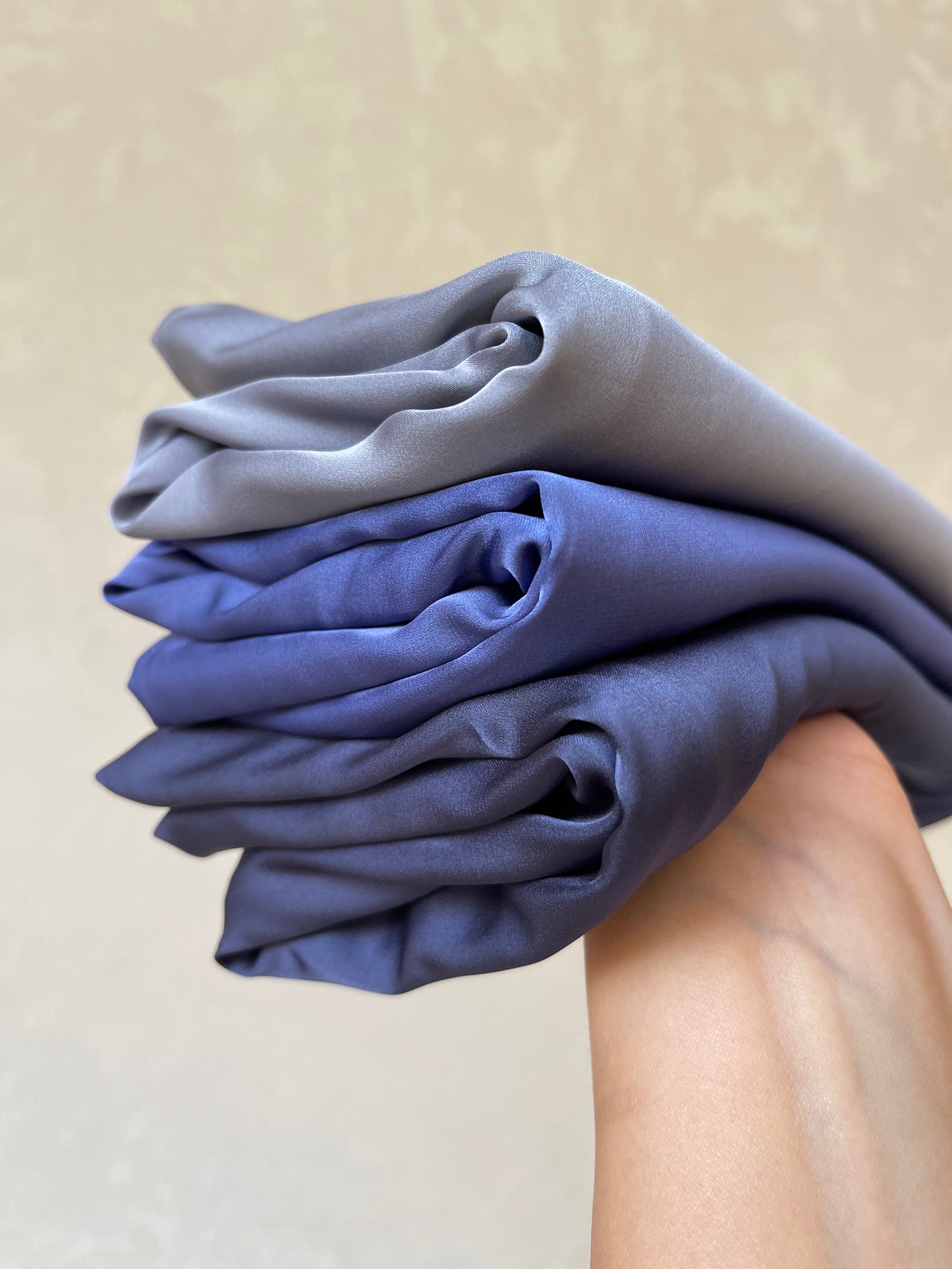 Hijabs satin bonnet intégré