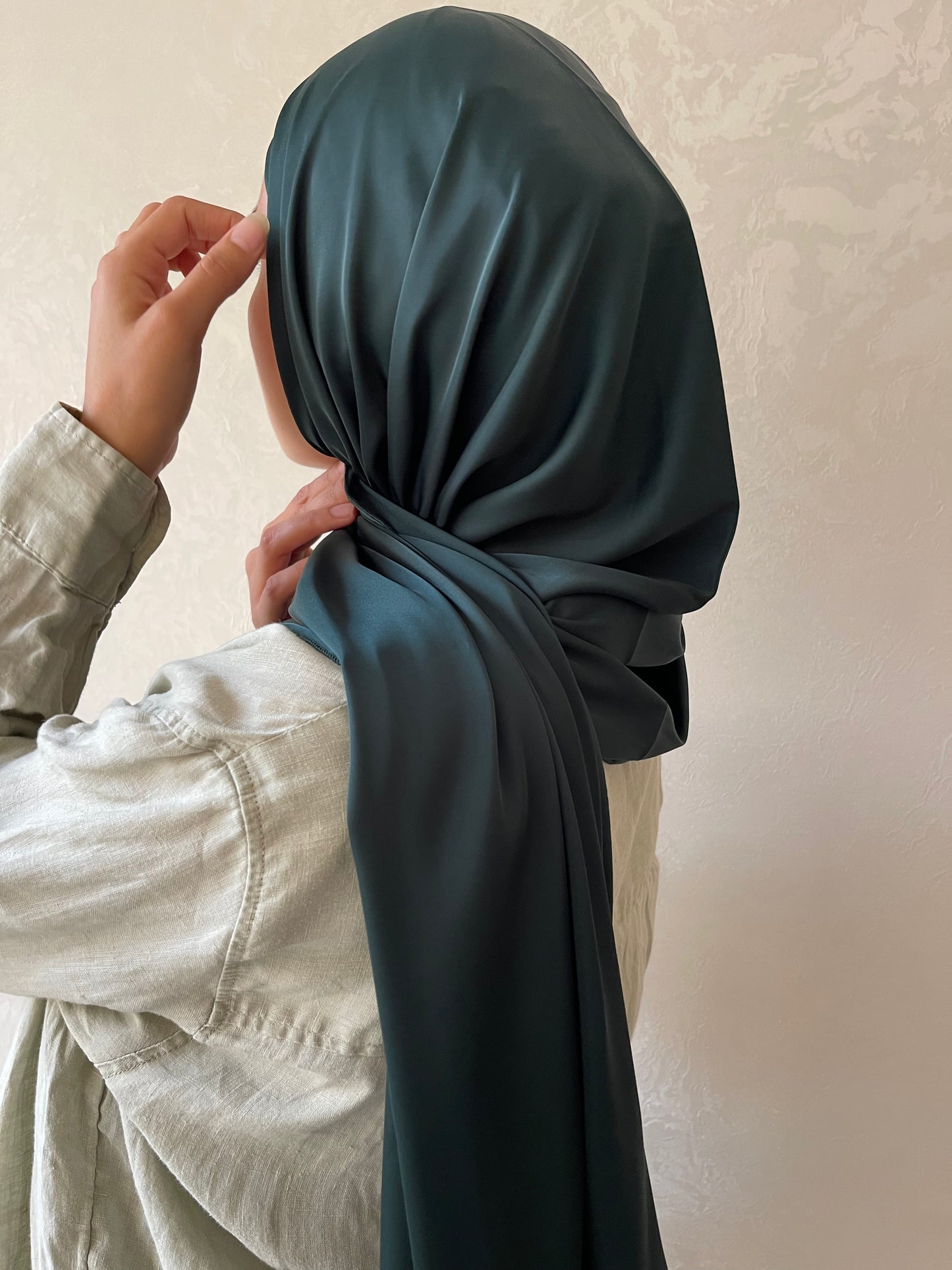 Hijabs satin bonnet intégré