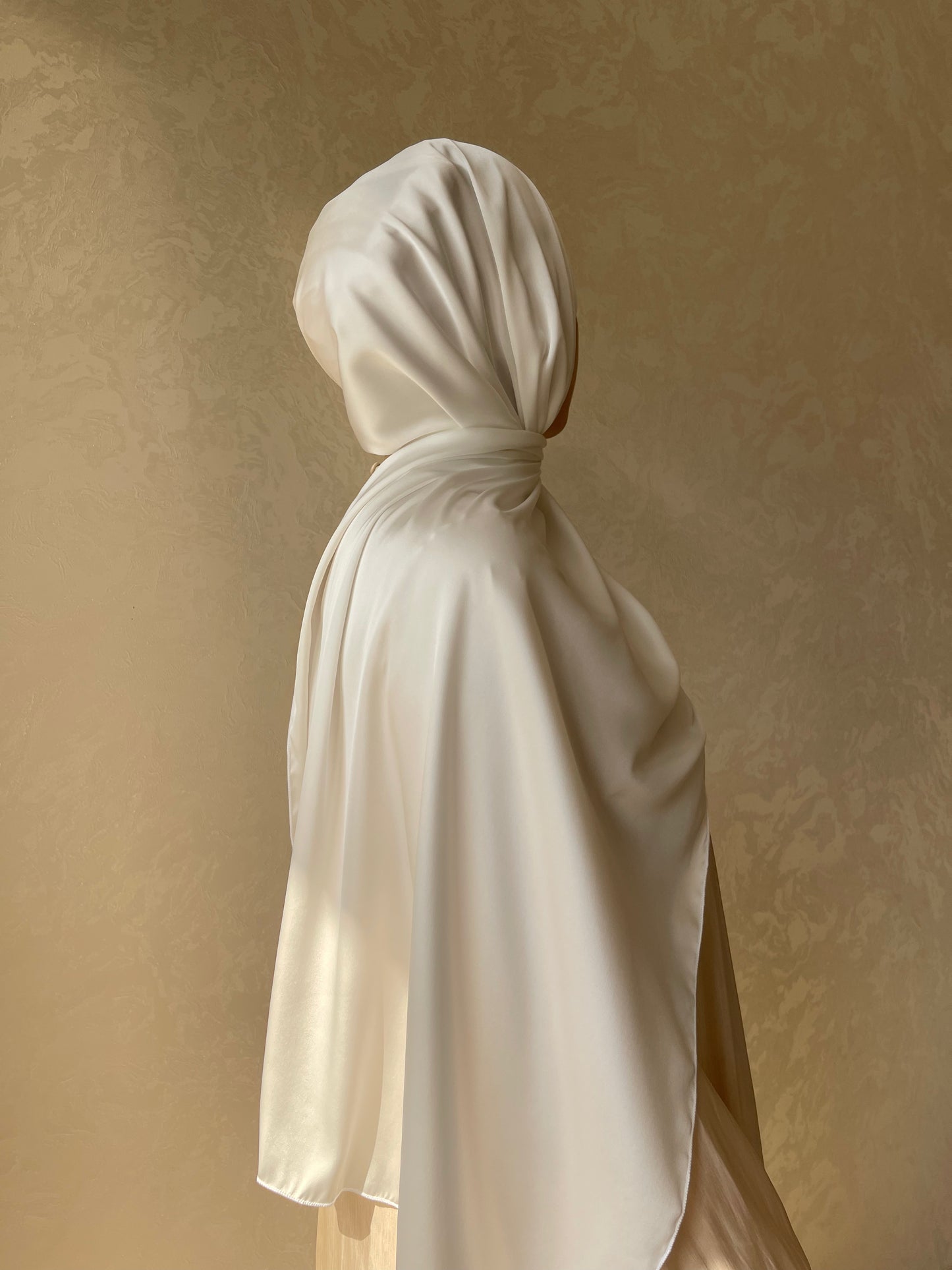 Hijabs satin bonnet intégré