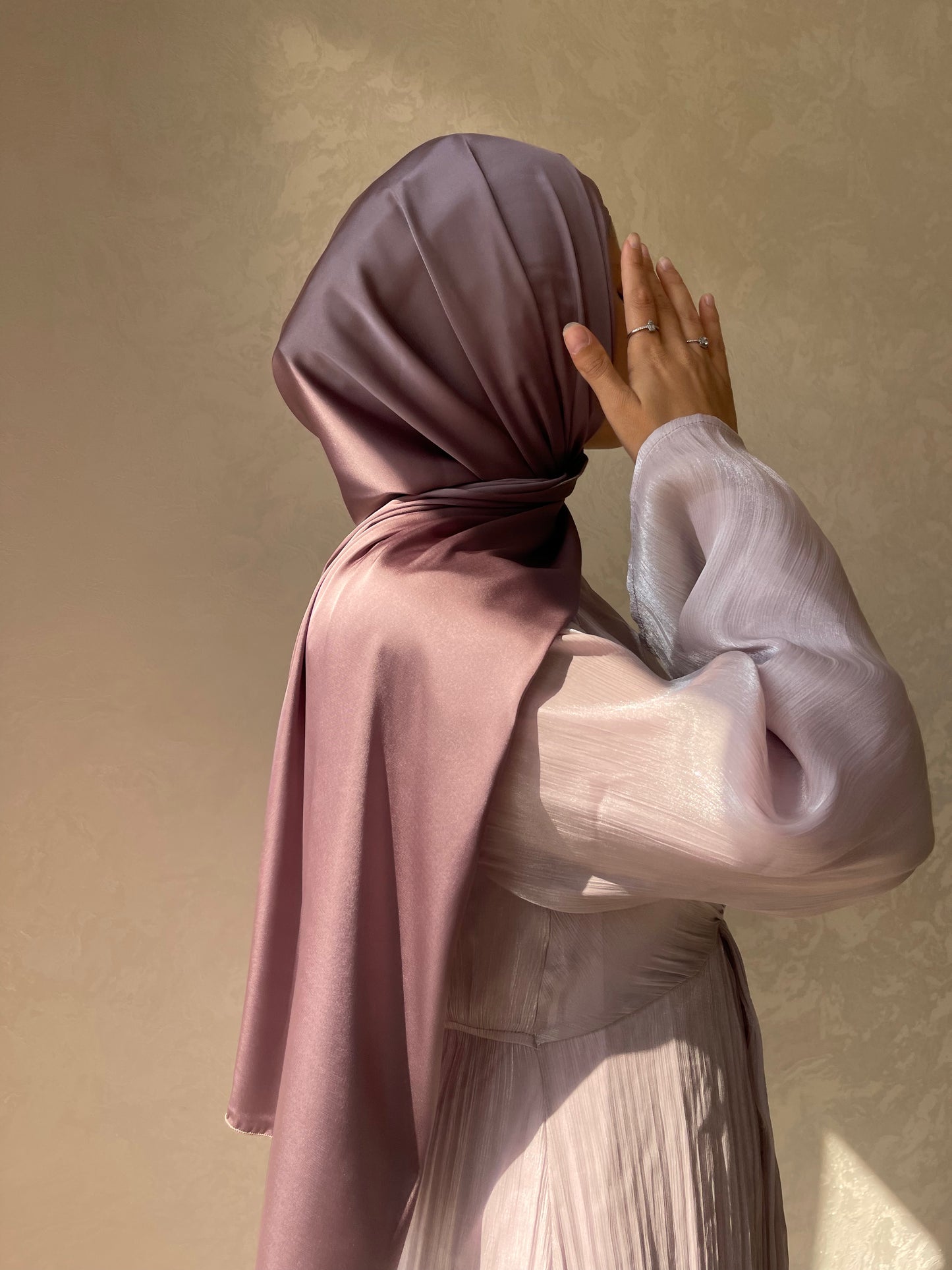 Hijabs satin bonnet intégré